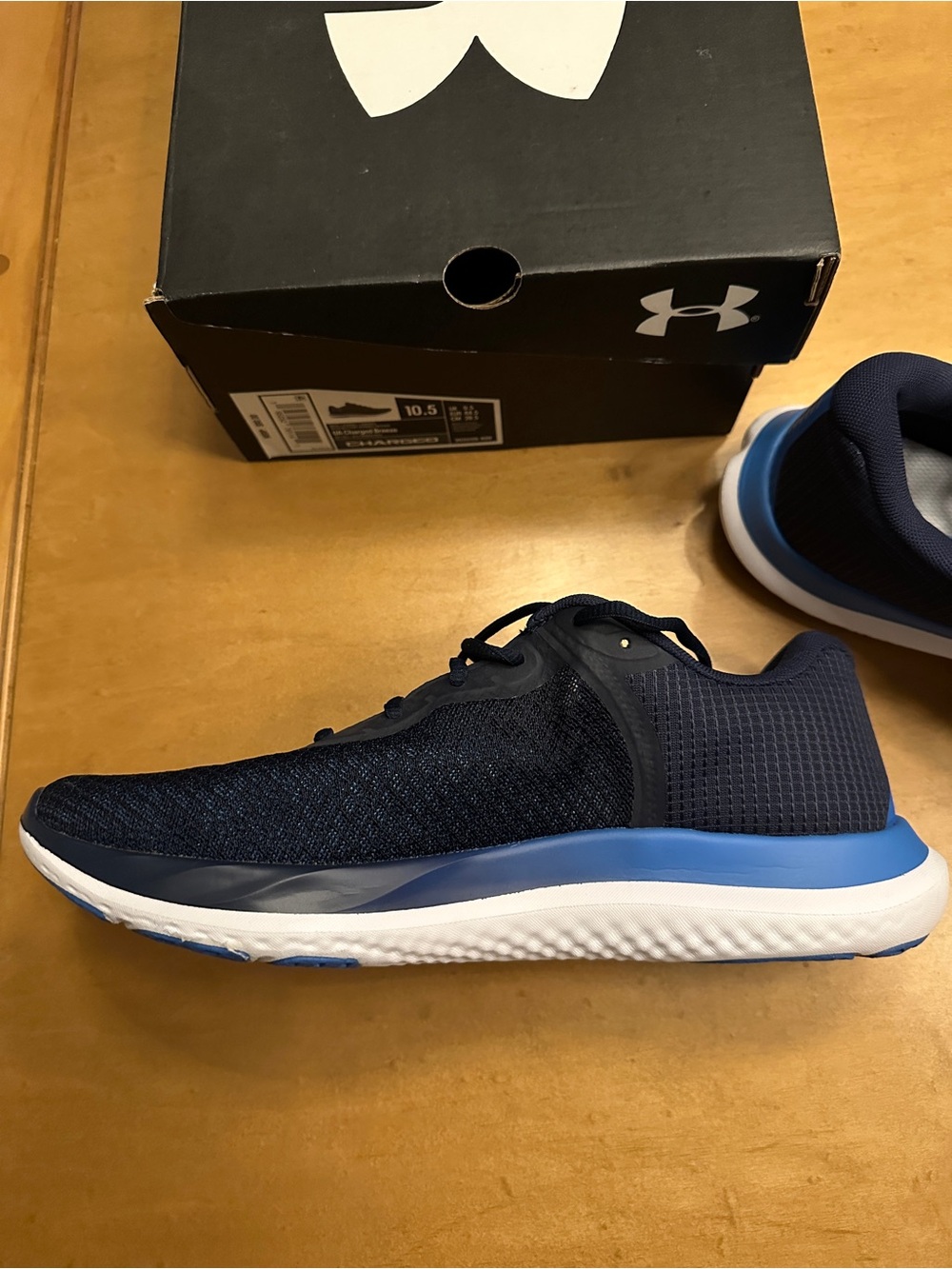 Under Armour Men’s Navy and White Lightweight Training Sneakers - Picture 5 of 6